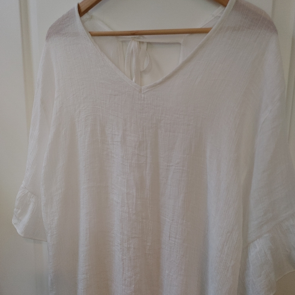 Relaxed V-Neck White Ruffle Tunic - Picture 3 of 9